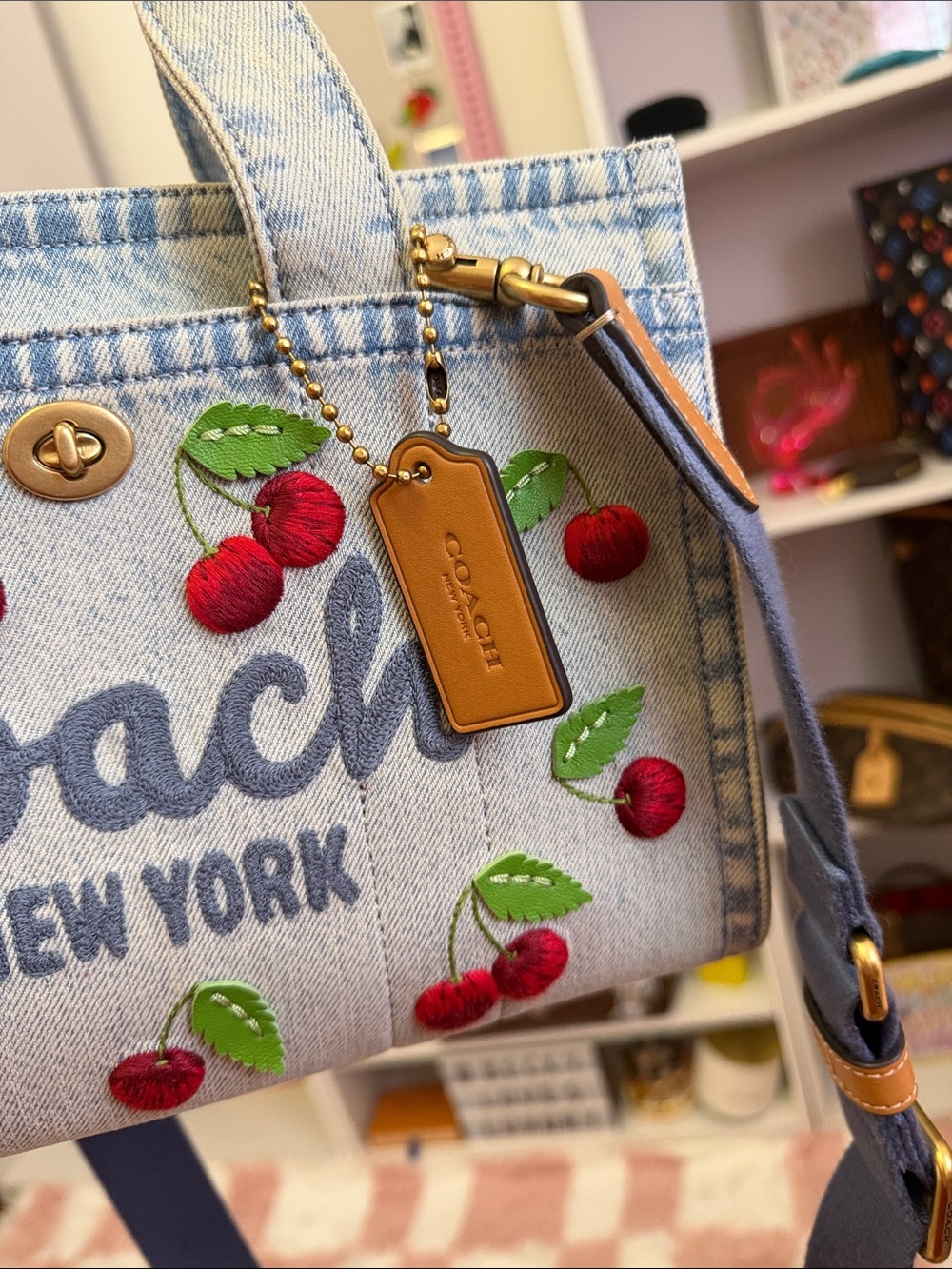🍒Coach denim cherry cargo tote 26 small size gently used - Picture 5 of 13